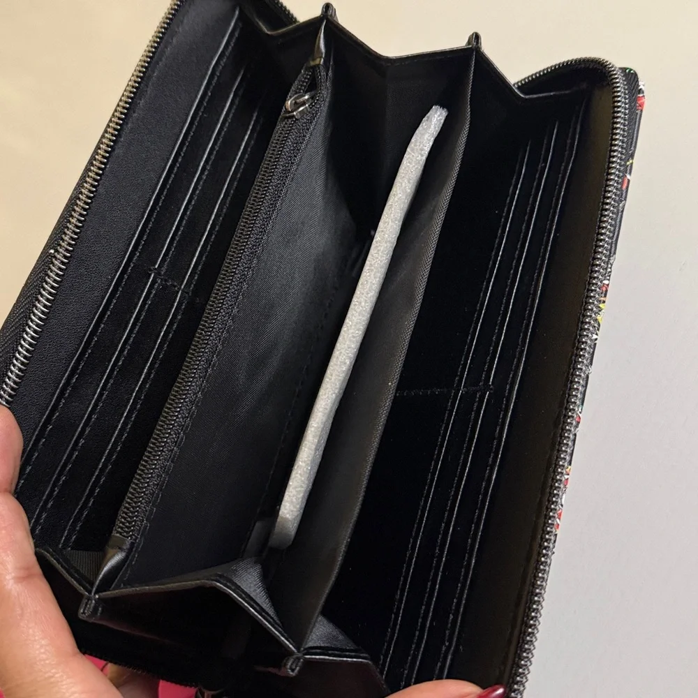 Ed Hardy Black and Red Zip Wallet & Key Ring - Picture 11 of 12